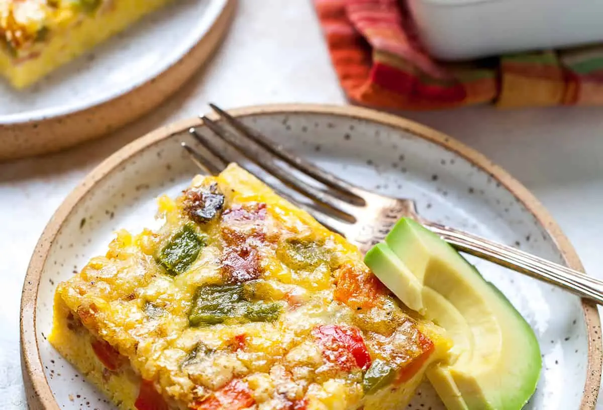 Healthy Egg Breakfast Casserole: 3 Steps to Your Best Morning 2 A healthy egg breakfast casserole baked with colorful vegetables.