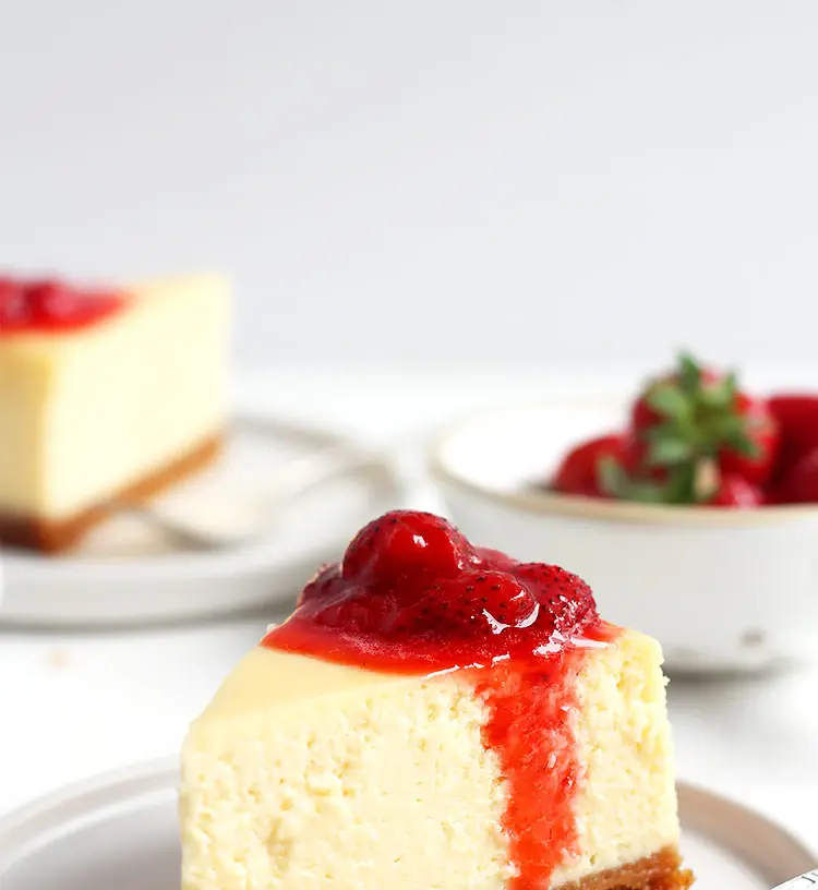 New York cheesecake: How to make 1 perfect slice 2 A delectable slice of classic New York cheesecake, plain and smooth.