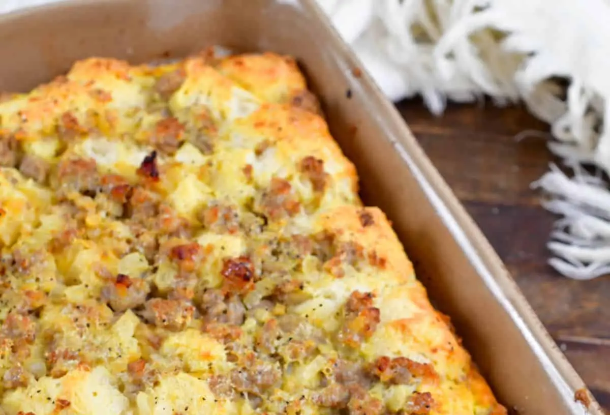 Simple Egg Breakfast Casserole: 7 Quick Tips for Success 2 A simple egg breakfast casserole, freshly baked and golden brown.